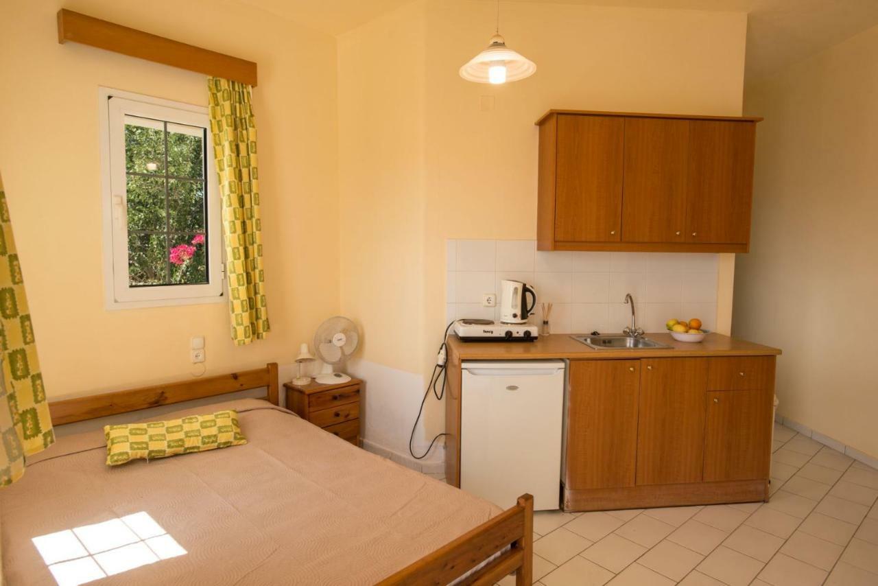 Kazakis Nikos Rooms Pitsídia Exterior foto