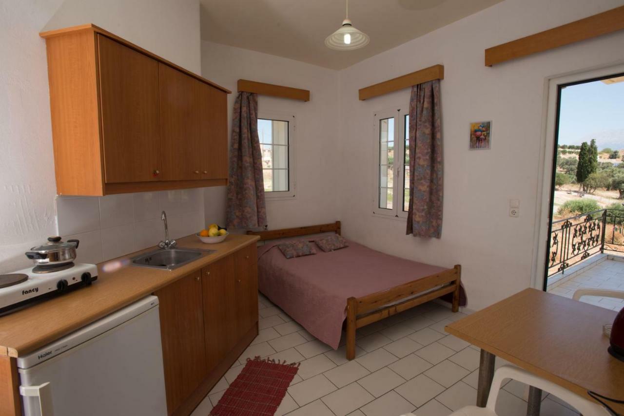 Kazakis Nikos Rooms Pitsídia Exterior foto